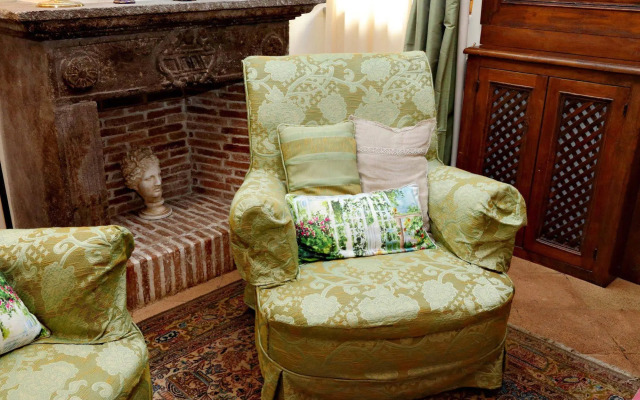 Town House - Treasurerome Collection