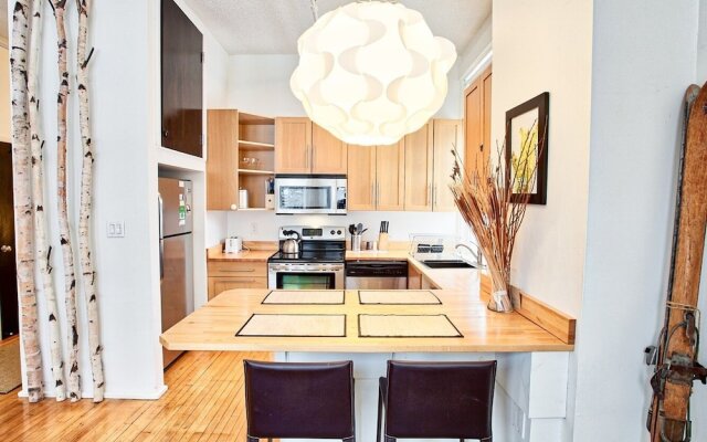 The Haus on Mirror Lake