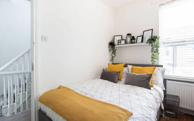 Luxurious 4-bedroom Home on Trendy Ormeau, Belfast