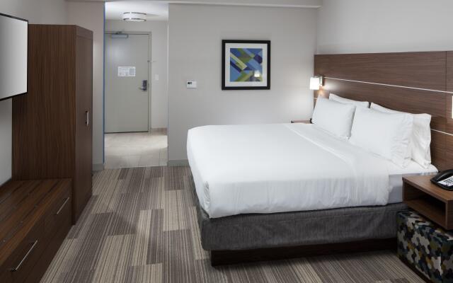 Holiday Inn Express & Suites Orlando at SeaWorld, an IHG Hotel