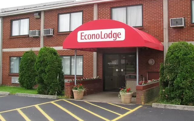 Econo Lodge Darien Lakes