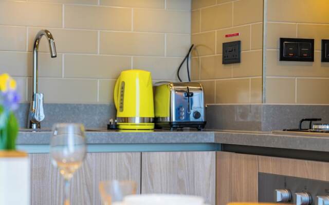 Beautiful Cityscape Views From This Urban Retreat