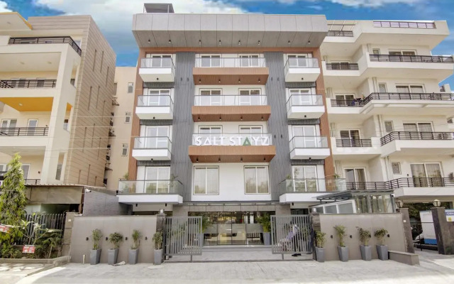 Saltstayz Premier - Near Golf Course Road & Sector 57