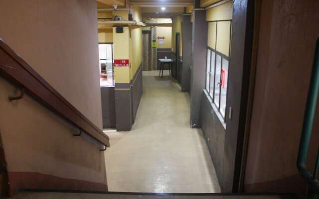 OYO 1011 First Hotel