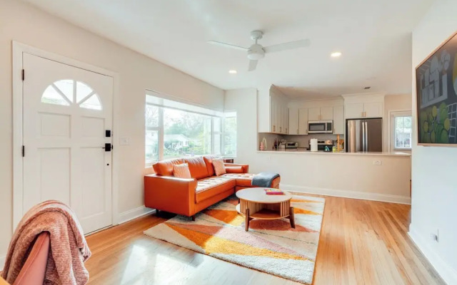 Mid-century Lakeland Home w/ Game Room!