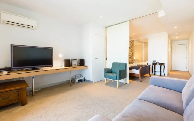 Leila, 1BDR Melbourne Apartment