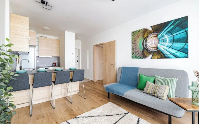 WestSide Garden Apartments by Urbanrent