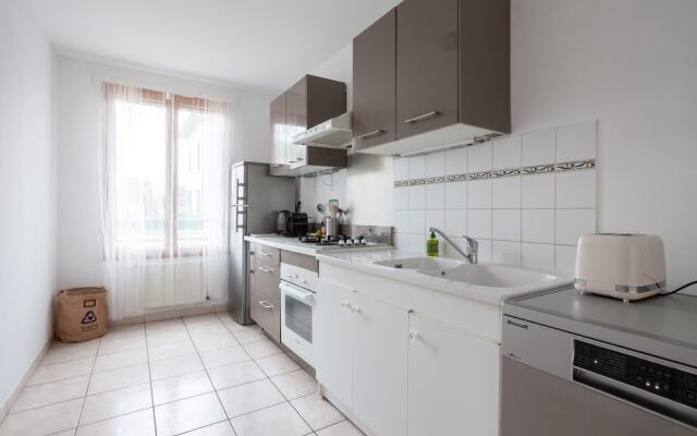 Family/modern 4 People With Netflix -15 min Walk From Center