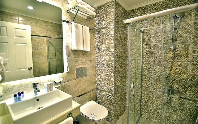 Club Big Blue Suit Hotel