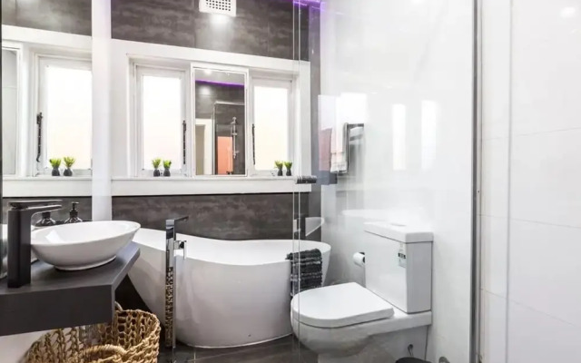 2 Bedroom Apt In Bondi Junction With Parking