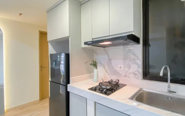 Modern Look And Restful 3Br At Meikarta Apartment