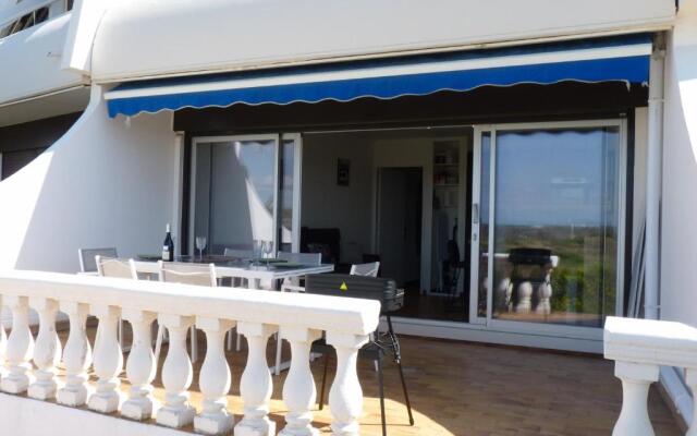 Appartement rez de jardin face a la mer