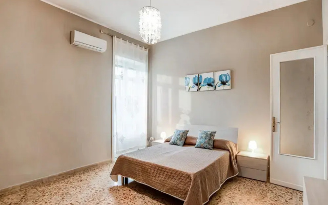 City Apartment w/ Balcony