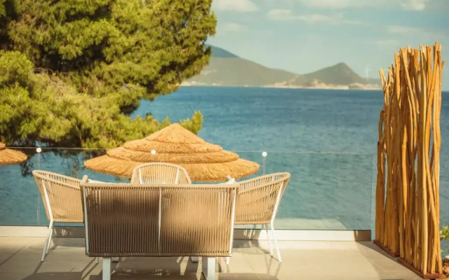 Trizonia Bay Hotel
