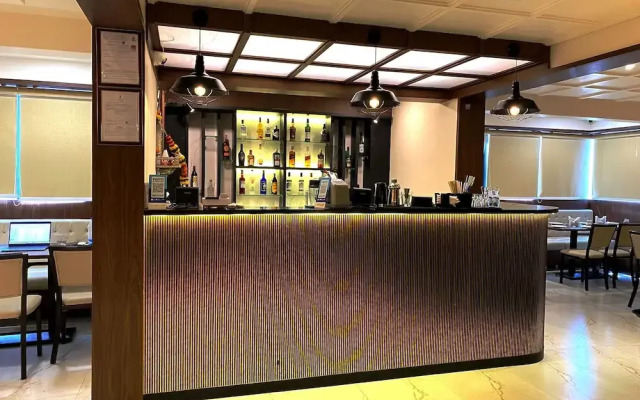 The Grand Sarovar Inn and Suites