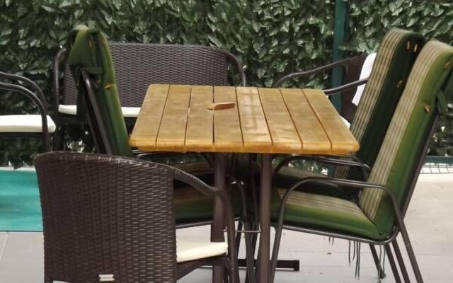Charming Apartment 3 Sleeps 4 Guests