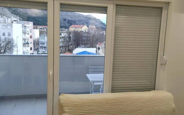 Leo Apartment