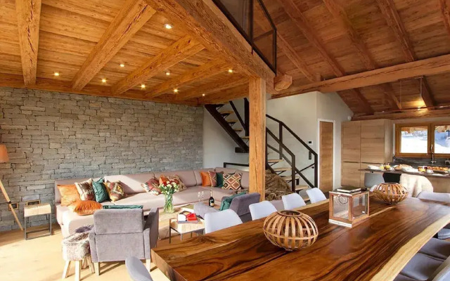 Chalet in Les Deux Alpes With Hot Tub