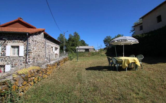 Gîte Lantriac, 3 pièces, 4 personnes - FR-1-582-141