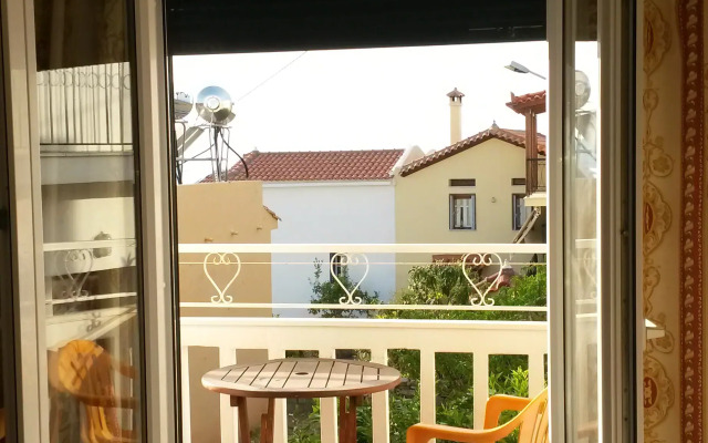 Green Hill Studios & Apartments