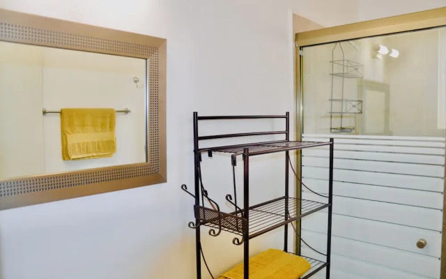 Cozy 2-bedroom Apartment With Amenities