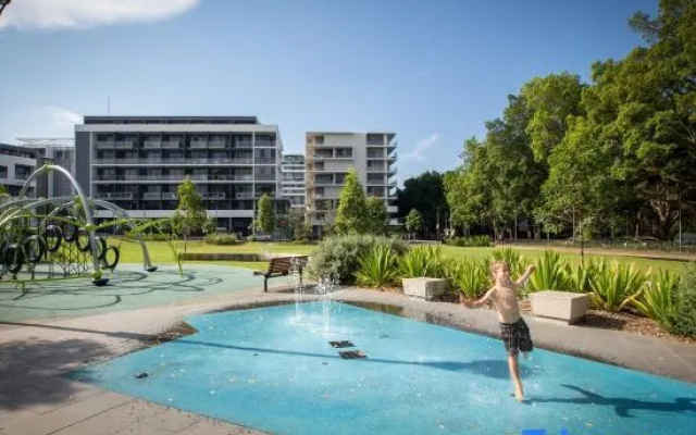 Bamboo Grove Retreat with Infinity Pool – Pool – Sydney