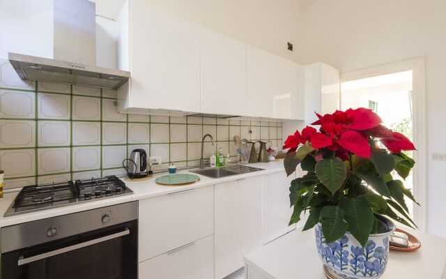 Popolo Square Luxury Two Bedroom Apartment