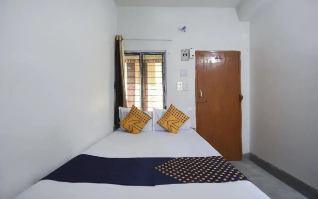 H B Guest House by OYO Rooms