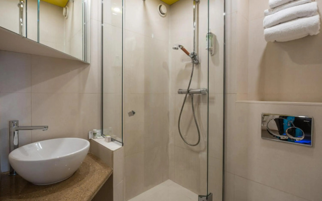 Madrigal hotel