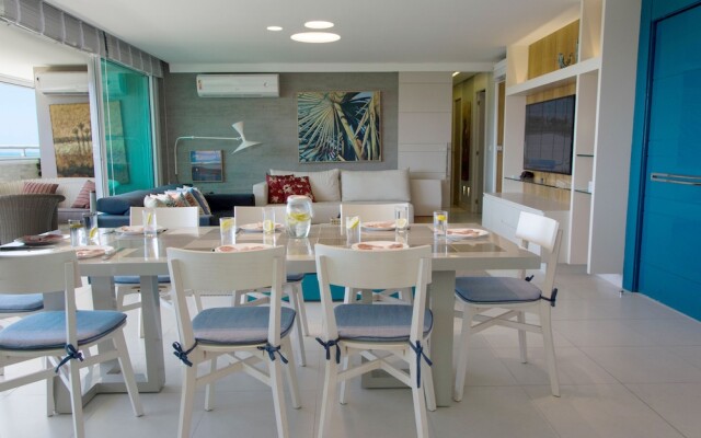 Penthouse Apartment with Hot Tub near Beach