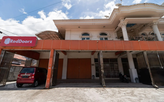 RedDoorz Syariah near Pasar Aur Kuning