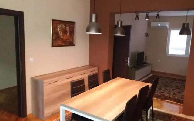 Grande House