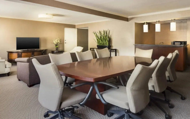 Wyndham Omaha / West Dodge