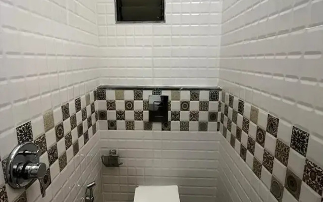 OYO 5352 Hotel Airport Metro