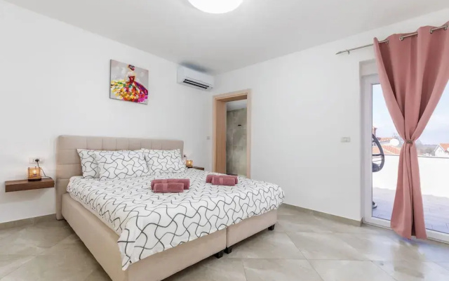 Lovely Family Bungalow With Private Pool