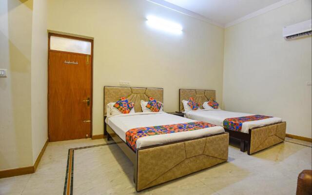 Fabexpress Ravikeerthis Service Apartment