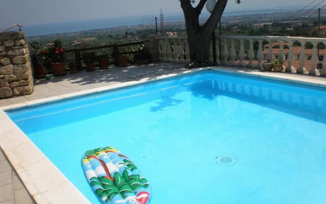 Charming Villa in Villapiana with Swimming Pool