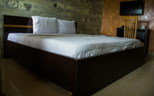 Glasshouse Hotel and Suites