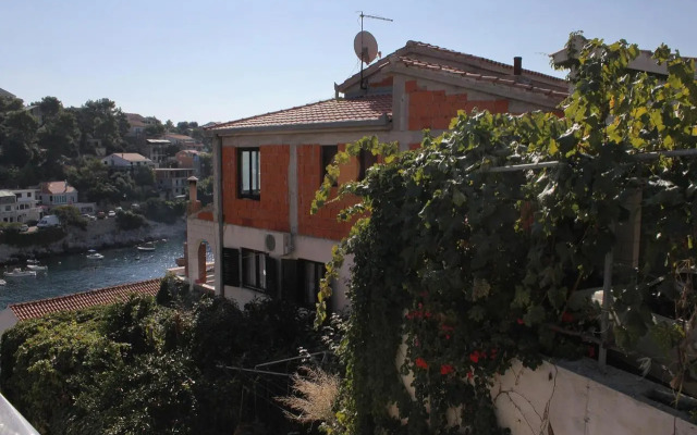 Apartment Zavalatica 9315a