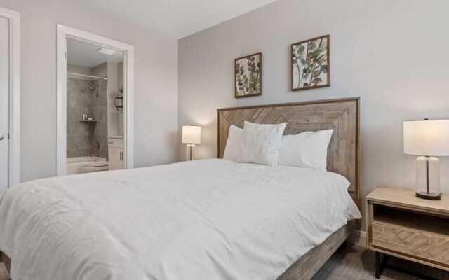 Family Desert Oasis 5 Bedroom Home