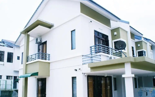 Senyum Homestay Bandar 16 Sierra