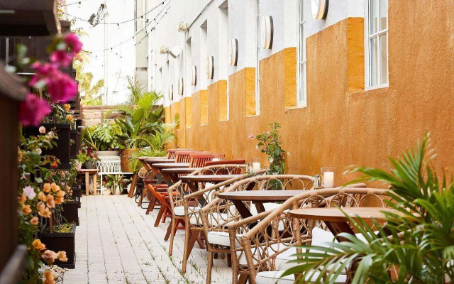 Life House, South of Fifth