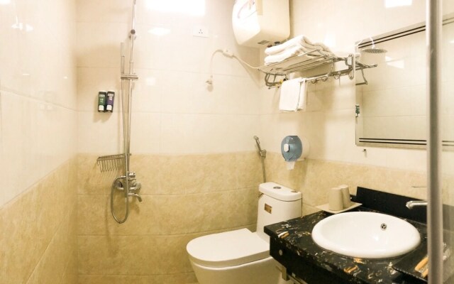 Vinh Gia Airport Lake View Hostel