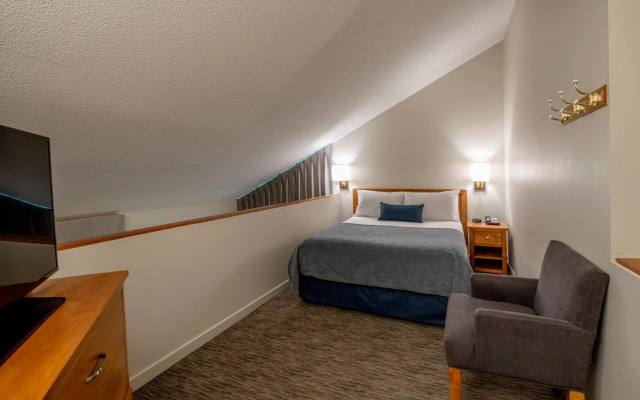 Whistler Village Inn And Suites