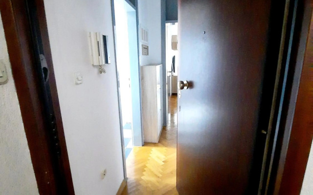 Franko's Cozy Apartment with garage