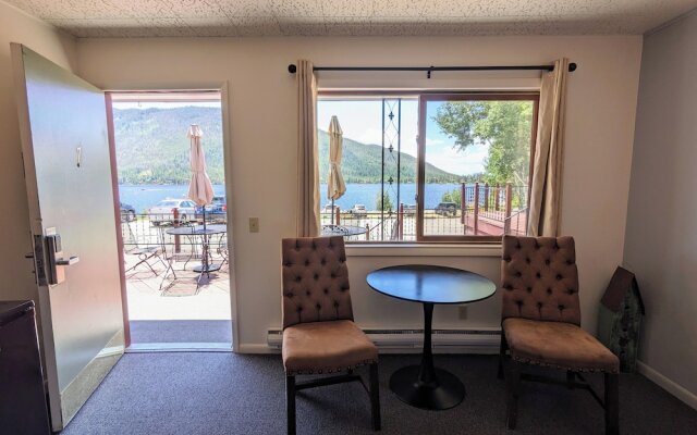 Western Riviera Lakeside Lodging