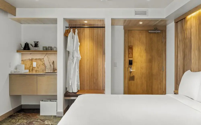 Otter Hotel