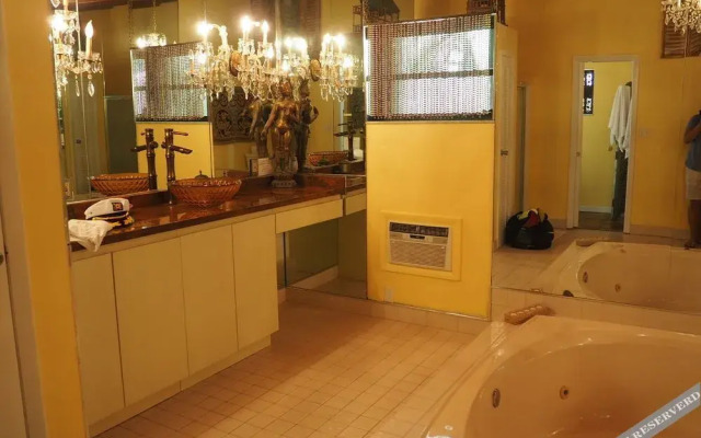 Casa Thorn Bed & Breakfast