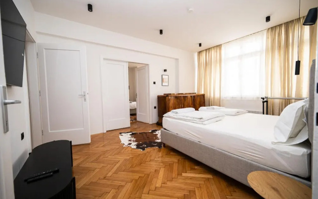 Design 150m2 Three-bedroom Apartment - Main Street