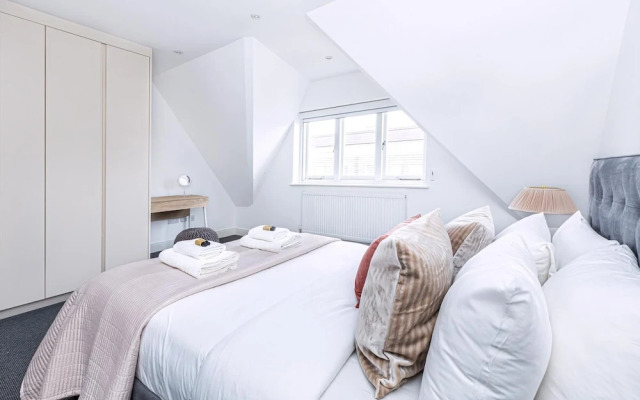Stylish Three-bed Flat in Marylebone